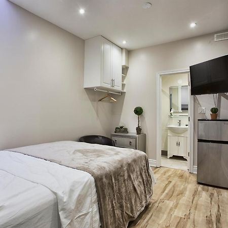 Toronto Rooms And Suites Luaran gambar