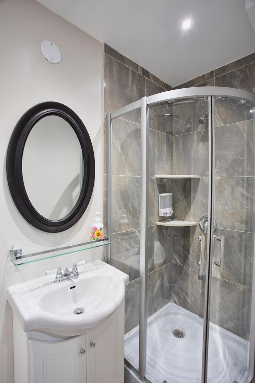 Toronto Rooms And Suites Luaran gambar