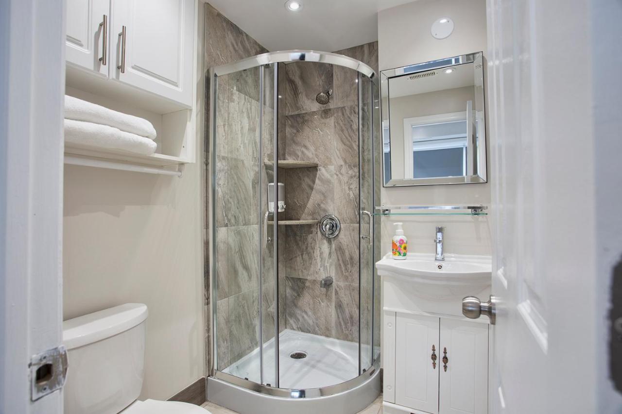 Toronto Rooms And Suites Luaran gambar