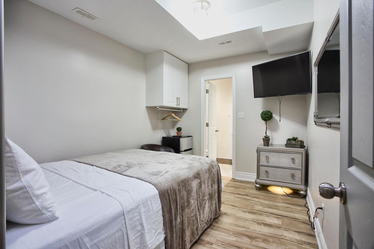Toronto Rooms And Suites Luaran gambar