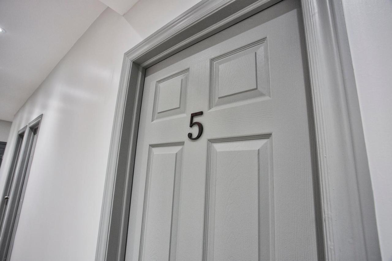 Toronto Rooms And Suites Luaran gambar