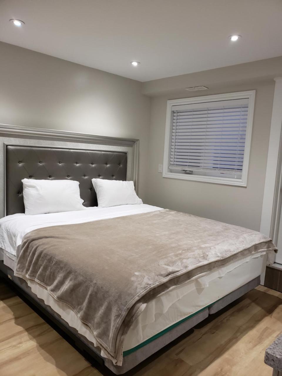 Toronto Rooms And Suites Luaran gambar
